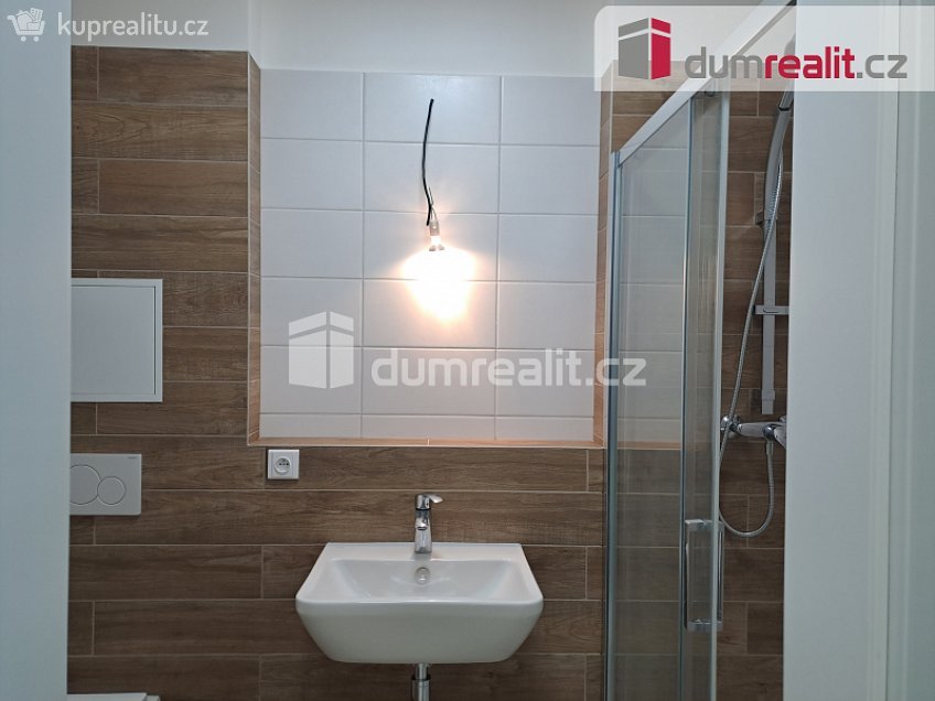 Pronájem bytu 1+kk 35 m^2 Letecká, Libčice nad Vltavou 
