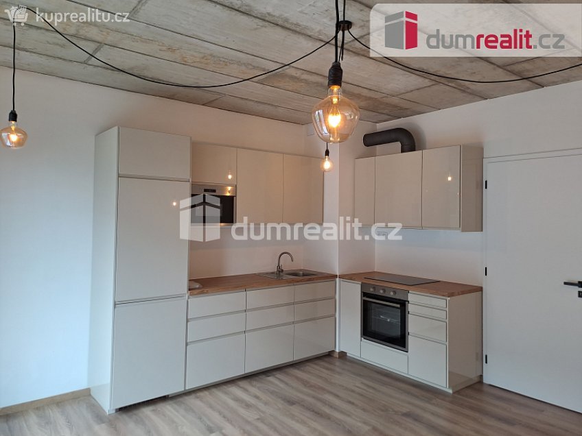 Pronájem bytu 1+kk 35 m^2 Letecká, Libčice nad Vltavou 