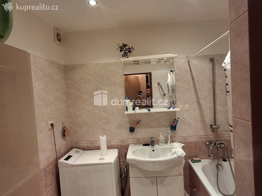 Pronájem bytu 2+kk 68 m^2 U pramene, Praha-Újezd 