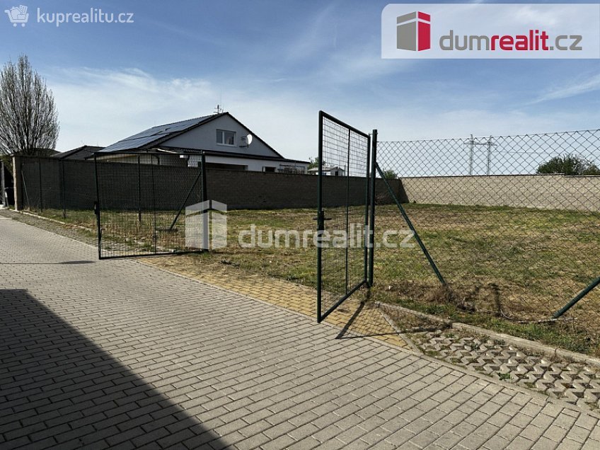 Prodej  stavebního pozemku 801 m^2 U Rybníka, Veleň 