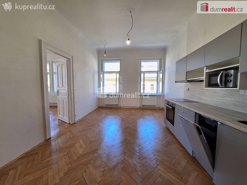 Pronájem bytu 3+kk 82 m^2 Chodská, Praha 2 