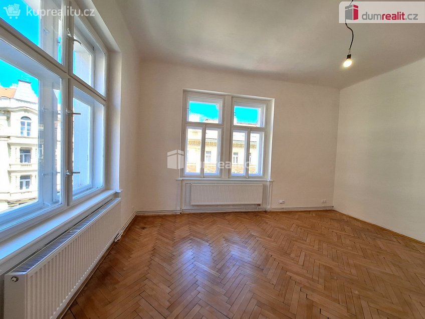 Pronájem bytu 3+kk 82 m^2 Chodská, Praha 2 