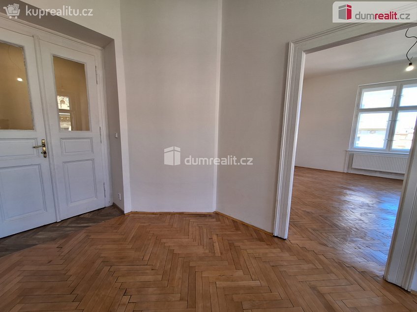 Pronájem bytu 3+kk 82 m^2 Chodská, Praha 2 