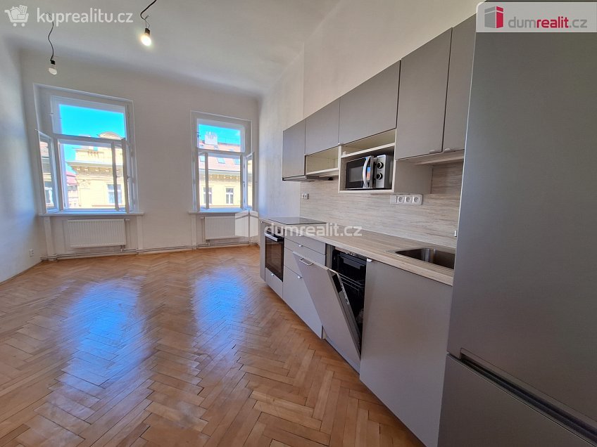 Pronájem bytu 3+kk 82 m^2 Chodská, Praha 2 