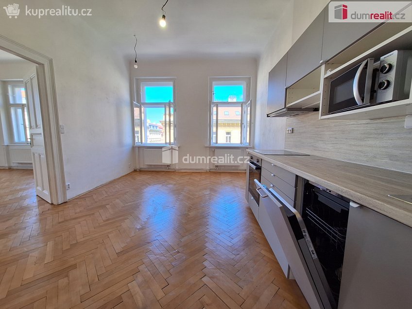 Pronájem bytu 3+kk 82 m^2 Chodská, Praha 2 
