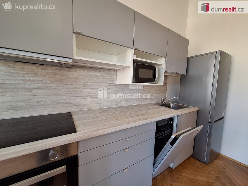 Pronájem bytu 3+kk 82 m^2 Chodská, Praha 2 