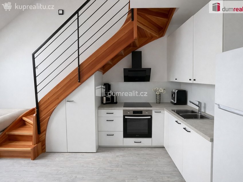 Pronájem bytu 2+kk 43 m^2 Radlická, Praha 5 