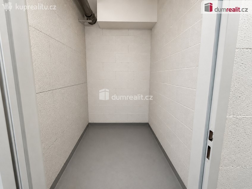Pronájem bytu 2+kk 51 m^2 Bermanova, Praha-Čakovice 