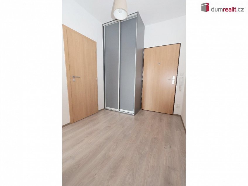 Pronájem bytu 2+kk 51 m^2 Bermanova, Praha-Čakovice 