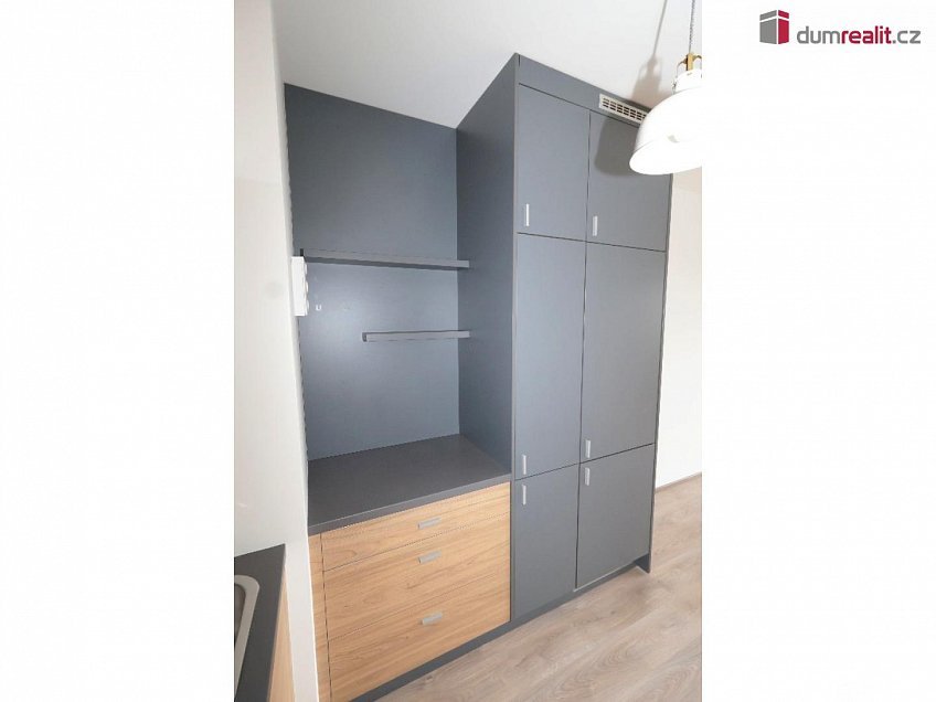 Pronájem bytu 2+kk 51 m^2 Bermanova, Praha-Čakovice 
