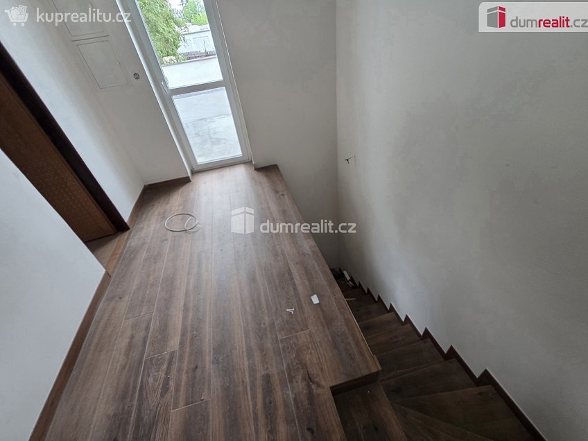 Pronájem bytu 3+kk 98 m^2 Bártlova, Praha 20 