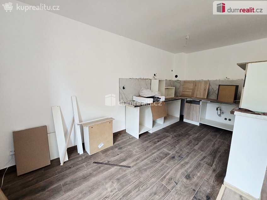 Pronájem bytu 3+kk 98 m^2 Bártlova, Praha 20 