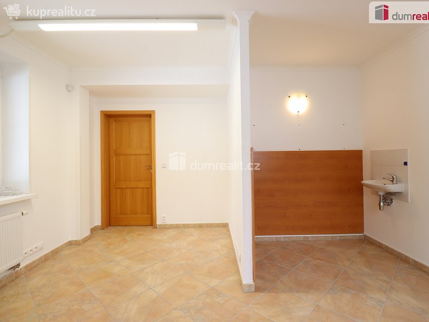 Pronájem  komerční reality 84 m^2 Severní, Karlovy Vary 