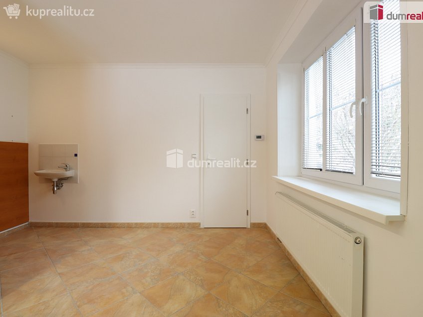 Pronájem  komerční reality 84 m^2 Severní, Karlovy Vary 