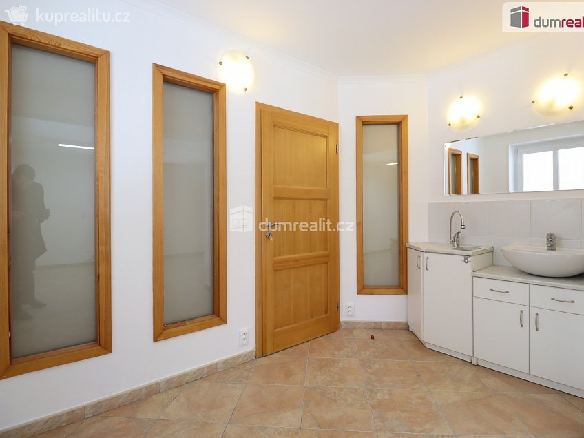 Pronájem  komerční reality 84 m^2 Severní, Karlovy Vary 