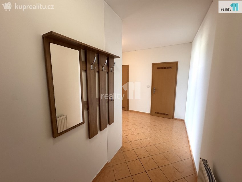 Pronájem bytu 2+kk 57 m^2 Skuteckého, Praha 17 
