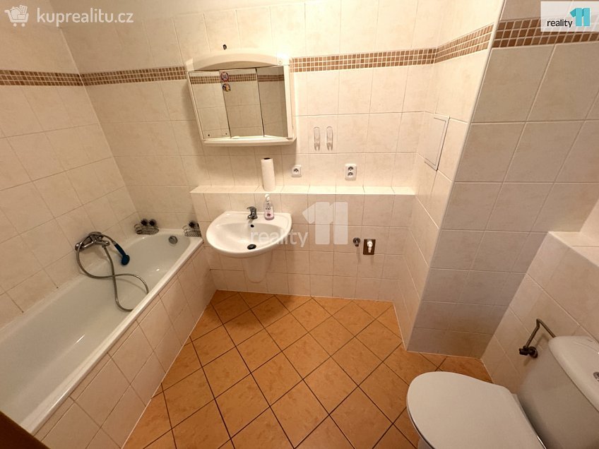 Pronájem bytu 2+kk 57 m^2 Skuteckého, Praha 17 