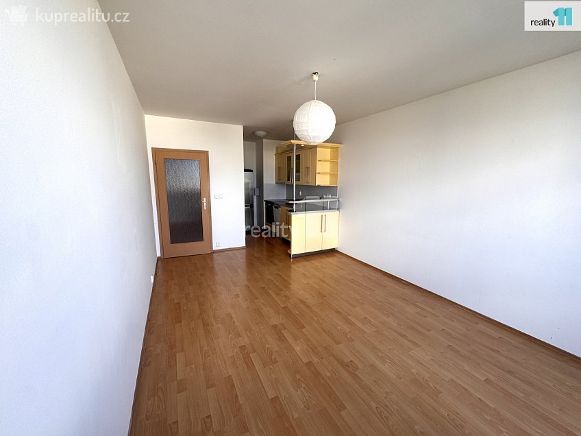 Pronájem bytu 2+kk 57 m^2 Skuteckého, Praha 17 