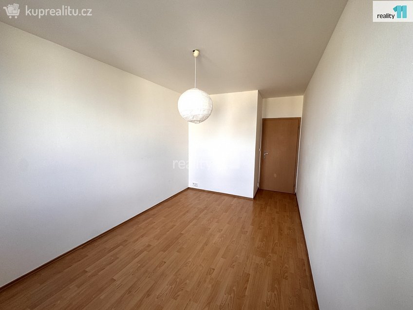 Pronájem bytu 2+kk 57 m^2 Skuteckého, Praha 17 
