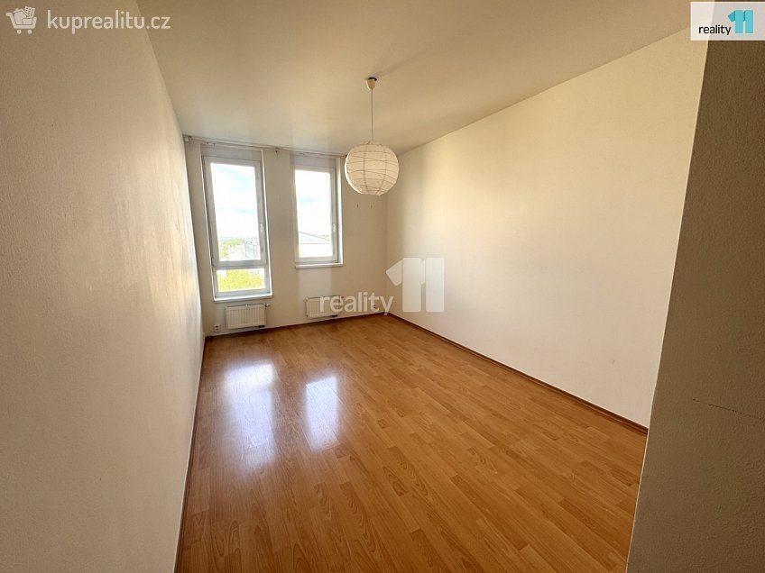 Pronájem bytu 2+kk 57 m^2 Skuteckého, Praha 17 