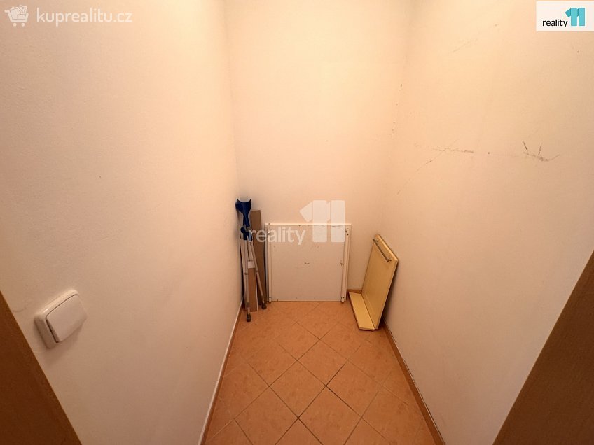Pronájem bytu 2+kk 57 m^2 Skuteckého, Praha 17 