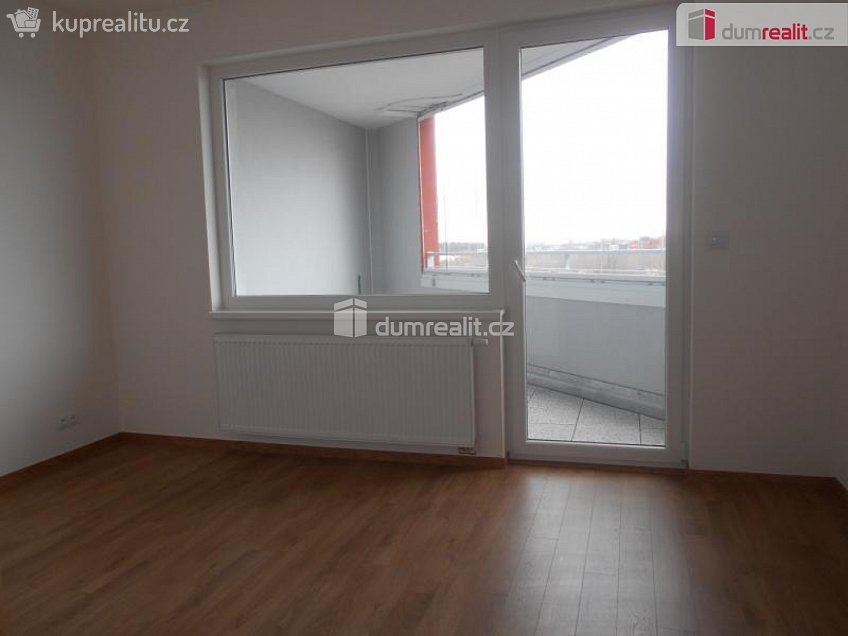 Pronájem bytu 2+kk 81 m^2 Modenská, Praha 15 