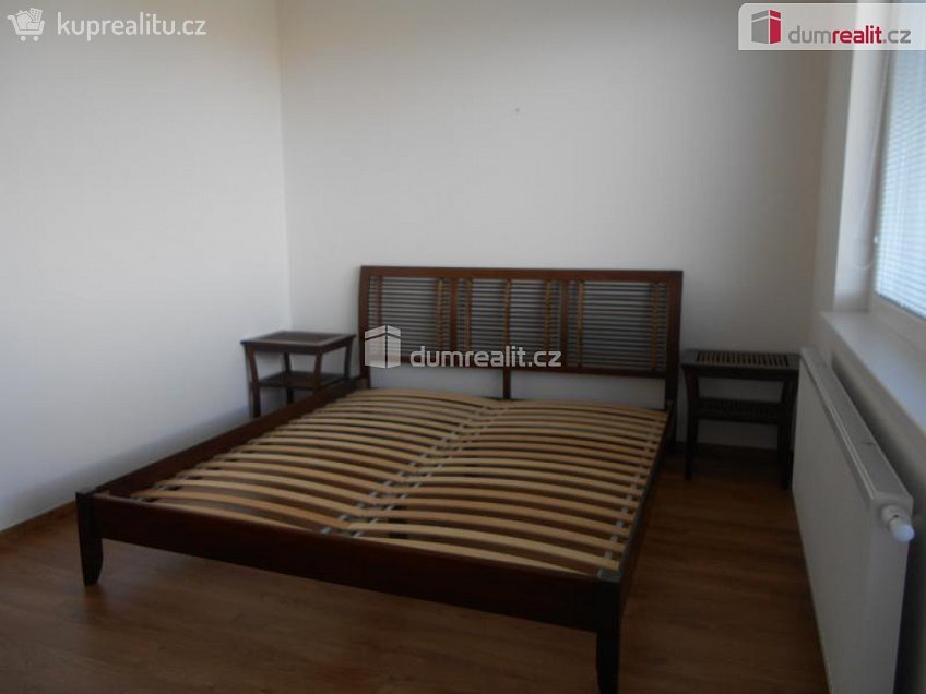 Pronájem bytu 2+kk 81 m^2 Modenská, Praha 15 
