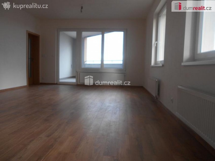 Pronájem bytu 2+kk 81 m^2 Modenská, Praha 15 