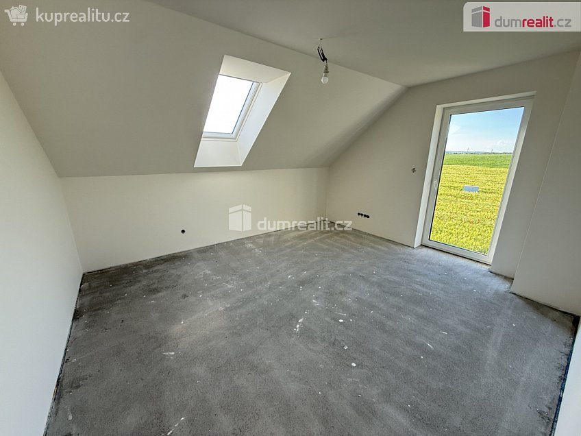 Prodej  rodinného domu 155 m^2 Pod Větrolamem, Svárov 
