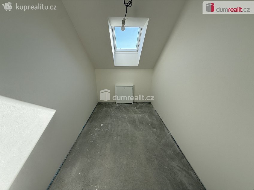 Prodej  rodinného domu 155 m^2 Pod Větrolamem, Svárov 