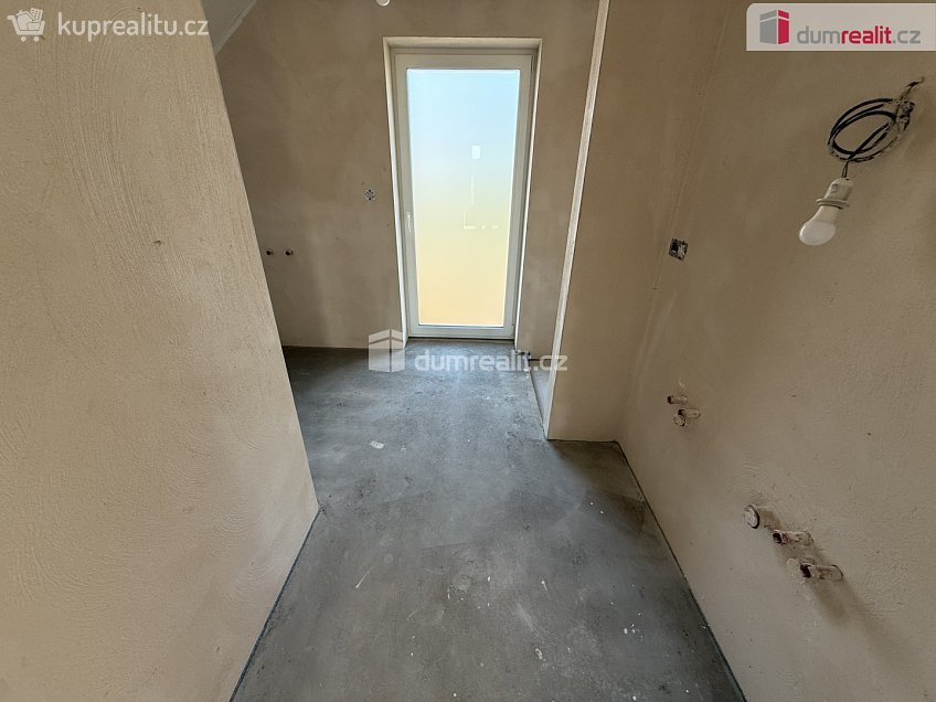 Prodej  rodinného domu 155 m^2 Pod Větrolamem, Svárov 