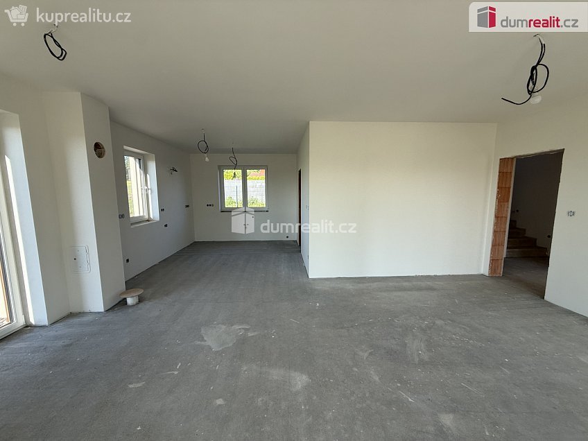 Prodej  rodinného domu 155 m^2 Pod Větrolamem, Svárov 