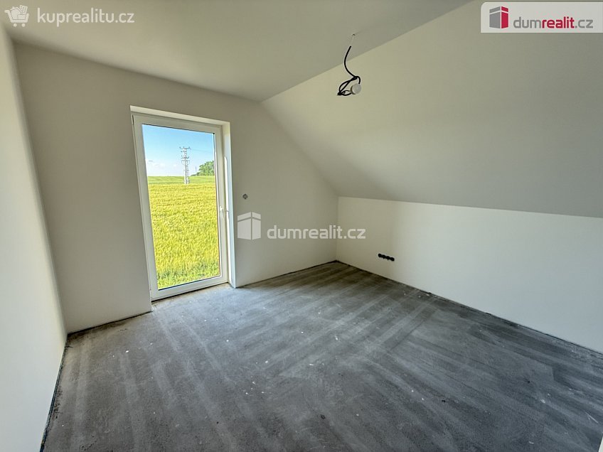 Prodej  rodinného domu 155 m^2 Pod Větrolamem, Svárov 