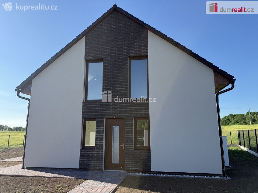 Prodej  rodinného domu 155 m^2 Pod Větrolamem, Svárov 