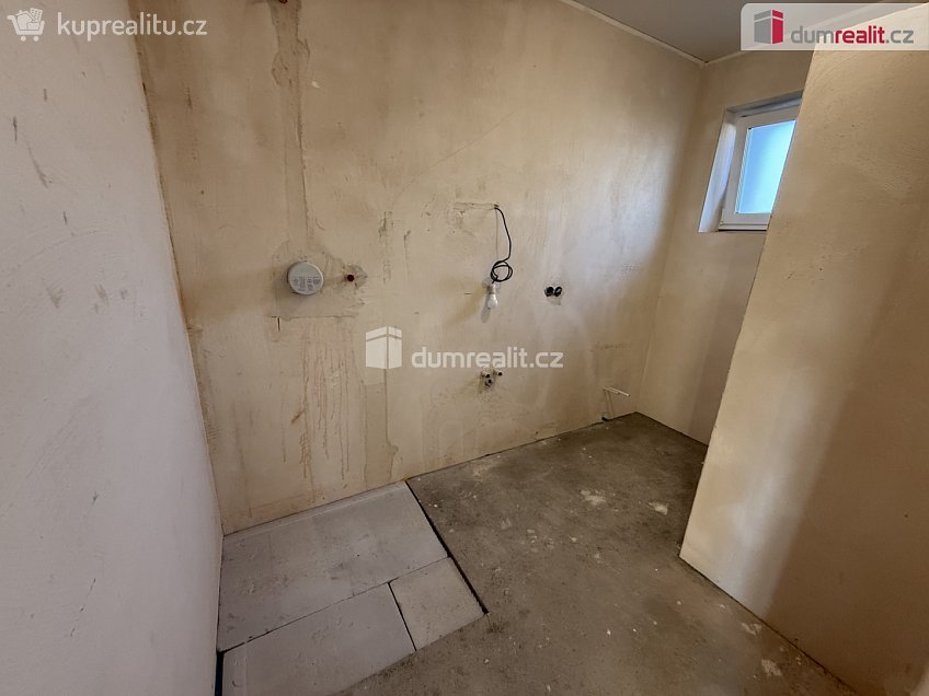 Prodej  rodinného domu 155 m^2 Pod Větrolamem, Svárov 