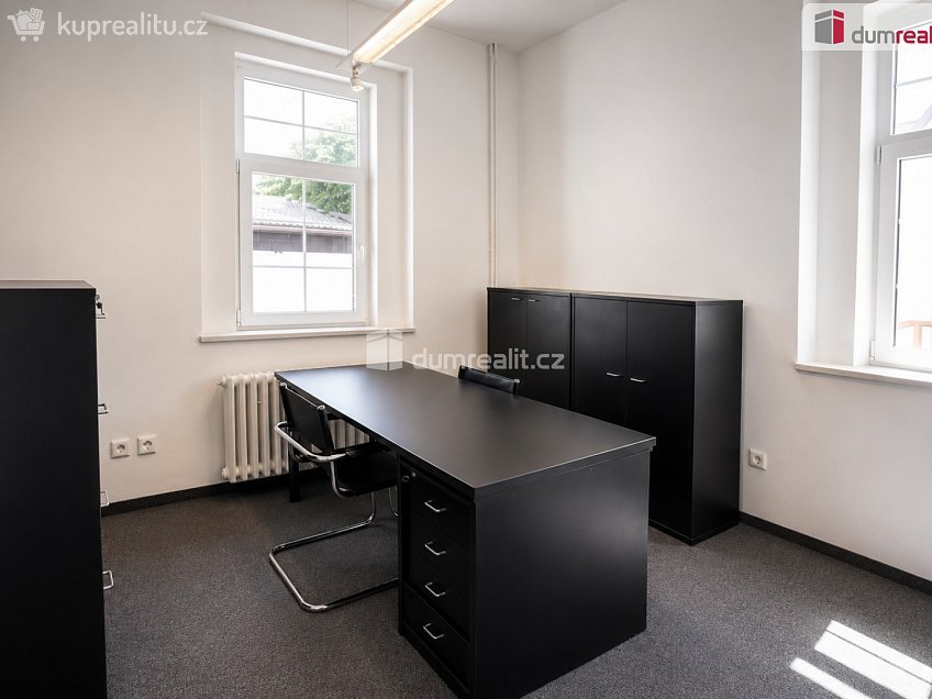 Pronájem  kanceláře 28 m^2 Na Výhledě, Karlovy Vary 