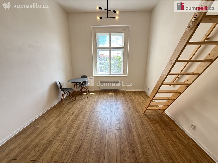 Pronájem bytu 1+kk 38 m^2 Na Valentince, Praha 5 