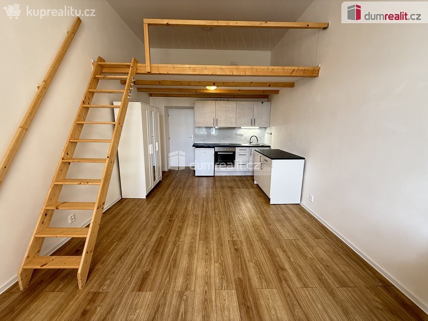 Pronájem bytu 1+kk 38 m^2 Na Valentince, Praha 5 