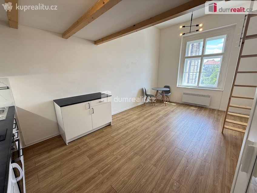 Pronájem bytu 1+kk 38 m^2 Na Valentince, Praha 5 