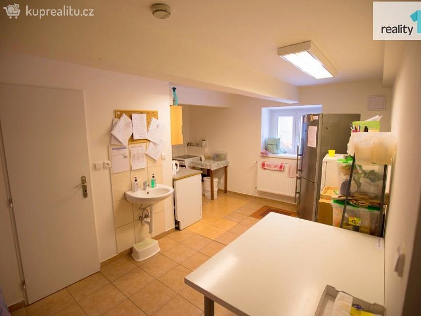 Pronájem  komerční reality 186 m^2 Srdínkova, Hradec Králové 