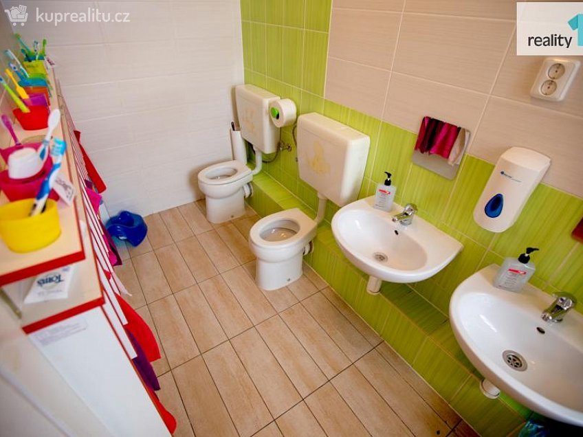 Pronájem  komerční reality 186 m^2 Srdínkova, Hradec Králové 