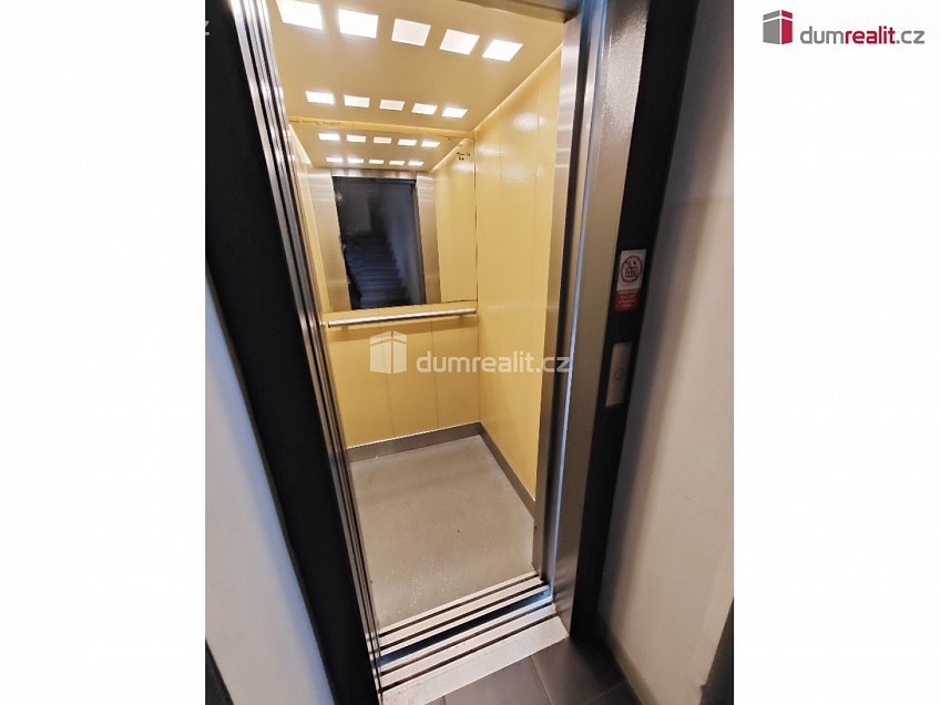 Pronájem bytu 2+kk 64 m^2 Kovářská, Praha 9 