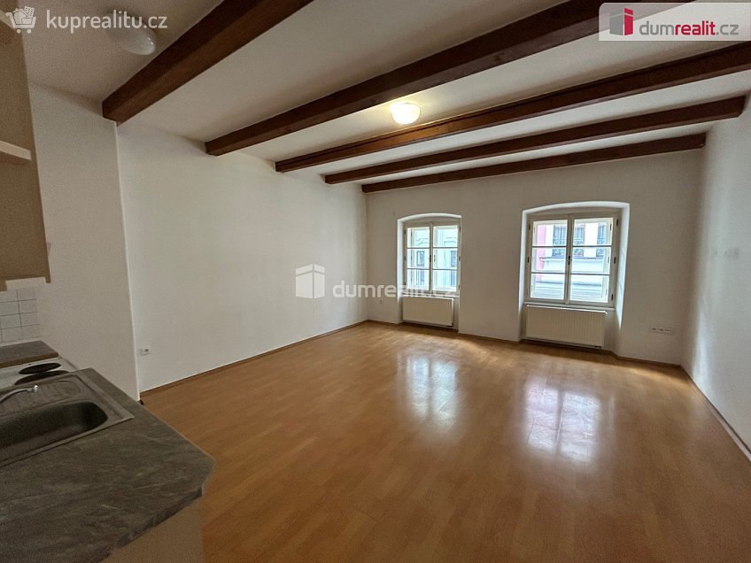 Pronájem bytu 1+kk 35 m^2 Karlova, Kolín 