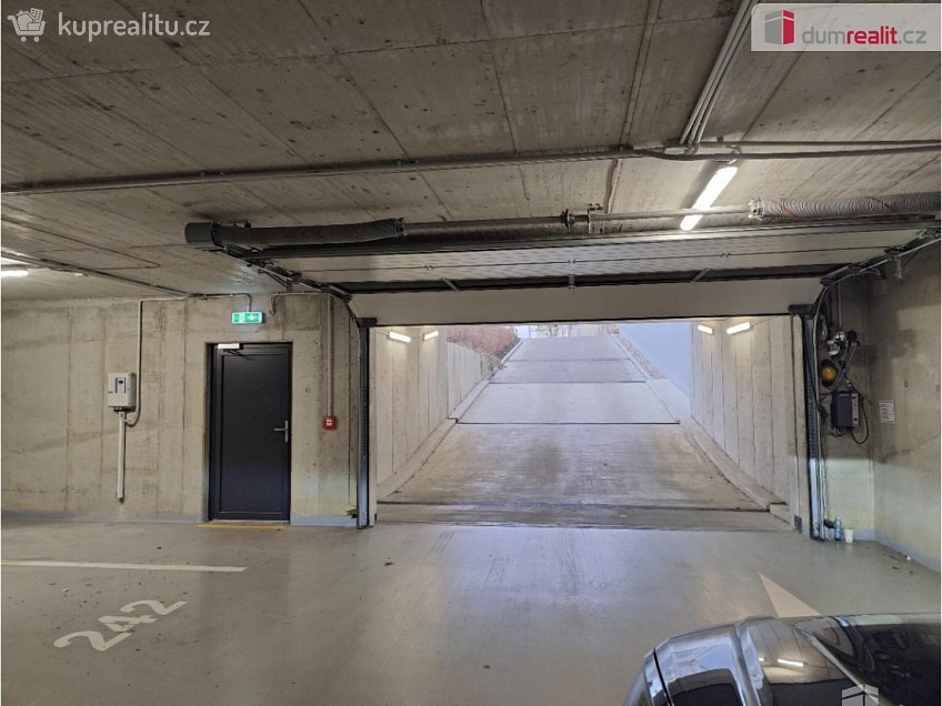 Pronájem  garáže 13 m^2 Čerpadlová, Praha 9 