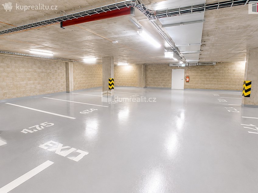 Pronájem  garáže 13 m^2 Čerpadlová, Praha 9 