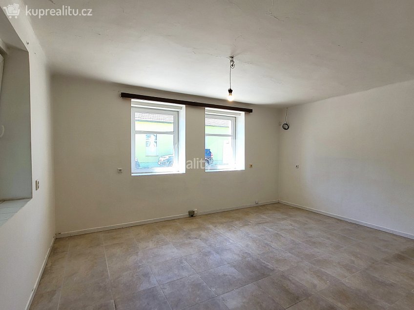 Prodej  rodinného domu 75 m^2 Pečecká, Pečky 