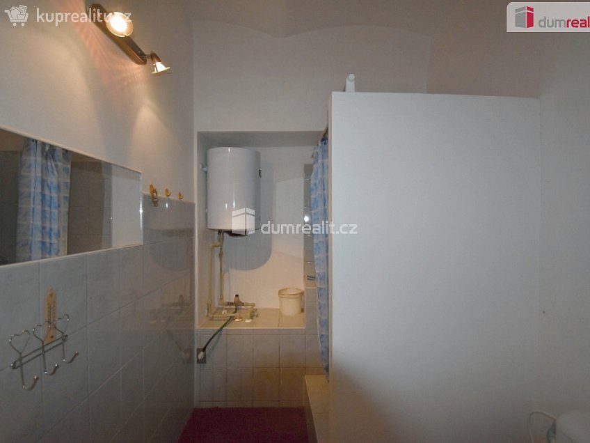 Pronájem  komerční reality 596 m^2 Chbany, Chbany 