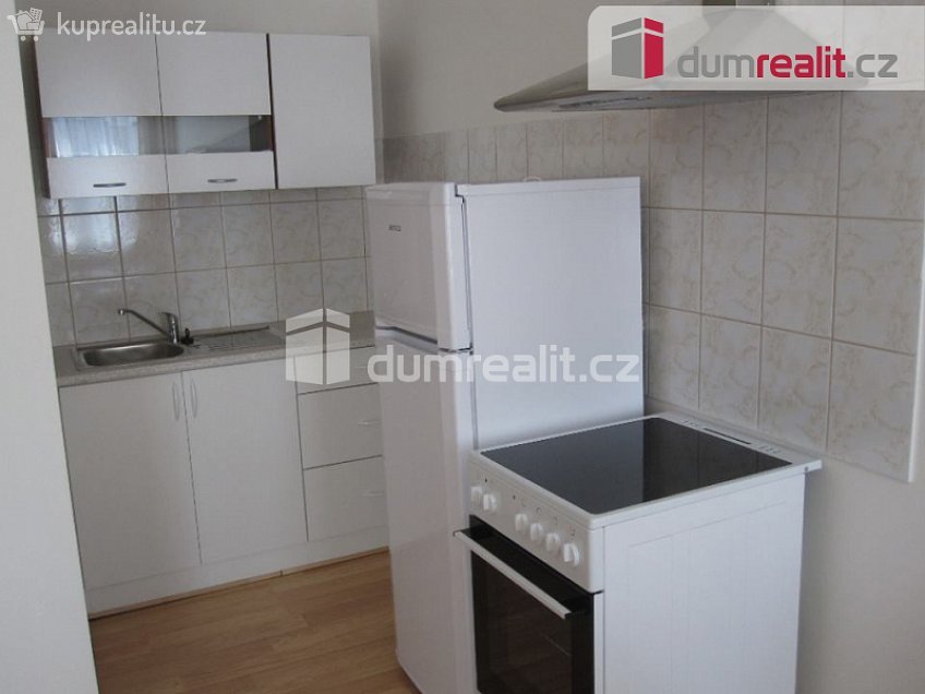 Pronájem bytu 1+1 40 m^2 Zenklova, Praha 8 