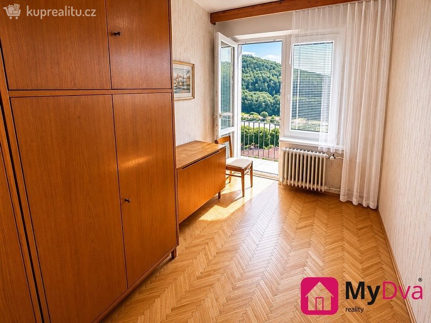 Prodej bytu 3+1 64 m^2 Komenského, Adamov 