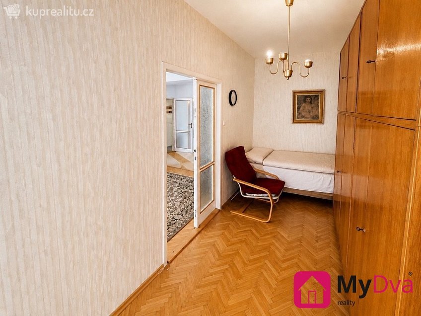 Prodej bytu 3+1 64 m^2 Komenského, Adamov 